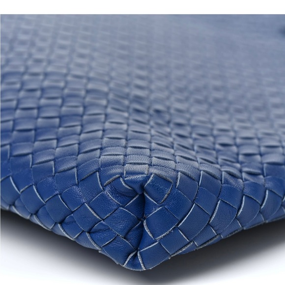 Bottega veneta Intrecciato convertible tote in cobalt blue - Picture 7 of 10